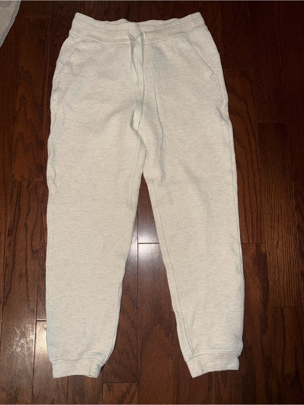 lululemon athletica women’s cream jogger sweatpants/ size 6